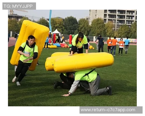 宜良八中足球节盛况空前学生激情四溢展现青春风采与团队精神 宜良八中足球节盛况空前学生激情四溢展现青春风采与团队精神