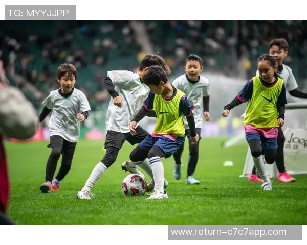 提升中国足球水平的综合建议与发展路径探索